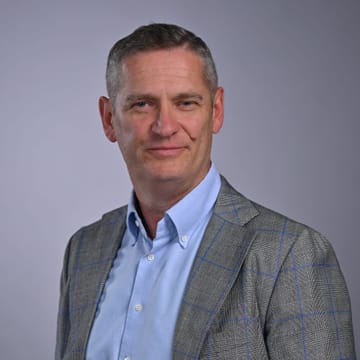 Arek Dobosz carre.JPG