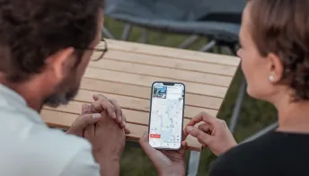 Die Camping App im Einsatz: Die Darstellung mit Satellitenansicht ermöglicht einen ersten Eindruck der näheren Umgebung eines Stellplatzes. 