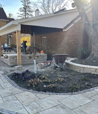 curvy walkway in front yard