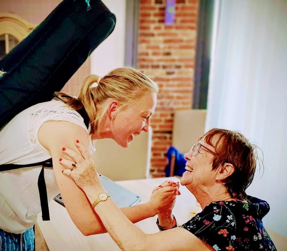 zorgmuzikant Inge .jpg