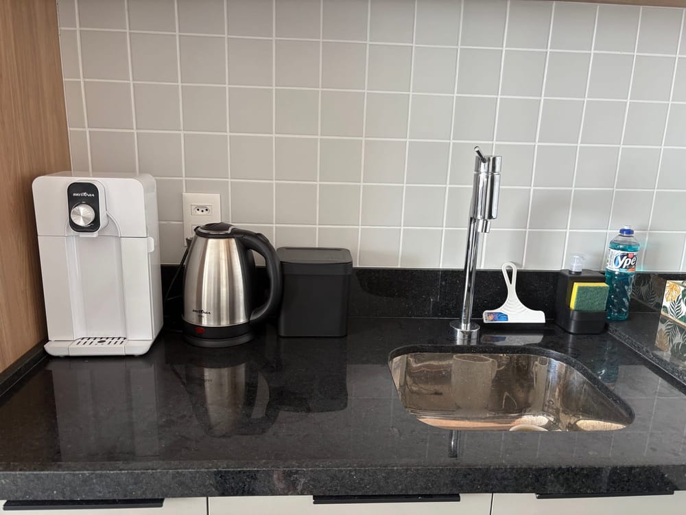IMG_3199_kitchen copy.jpg