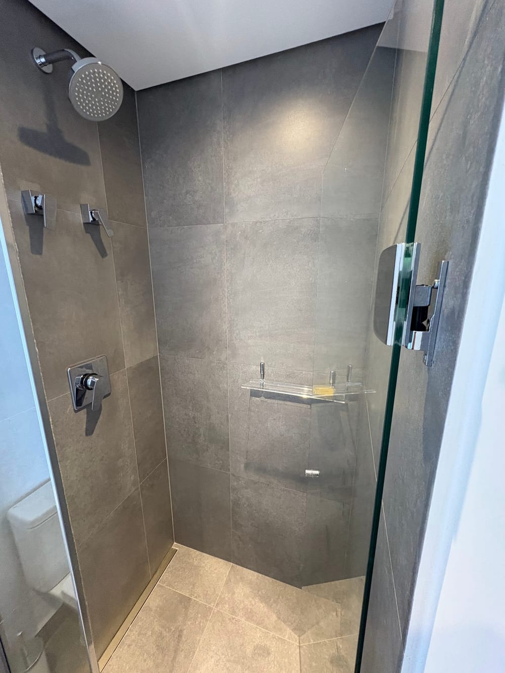 IMG_3181_bathroom copy.jpg