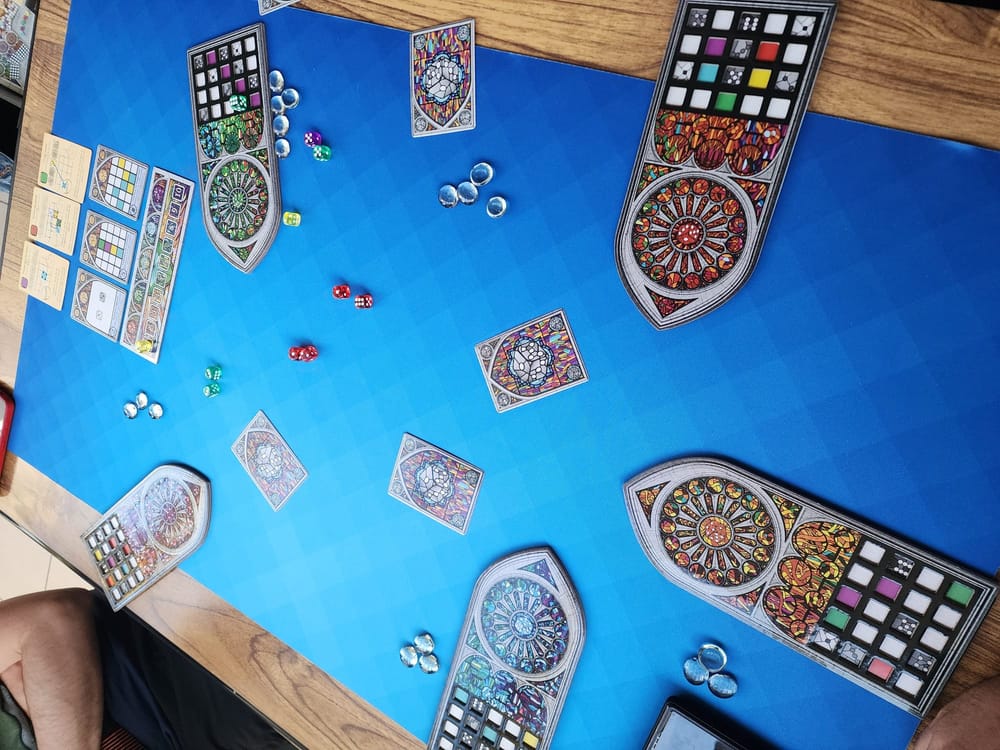 Des architectes b&acirc;tissant des merveilles en carton