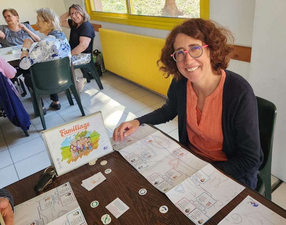 Chantal d&eacute;voilant le Saint Graal nomm&eacute; Familiage