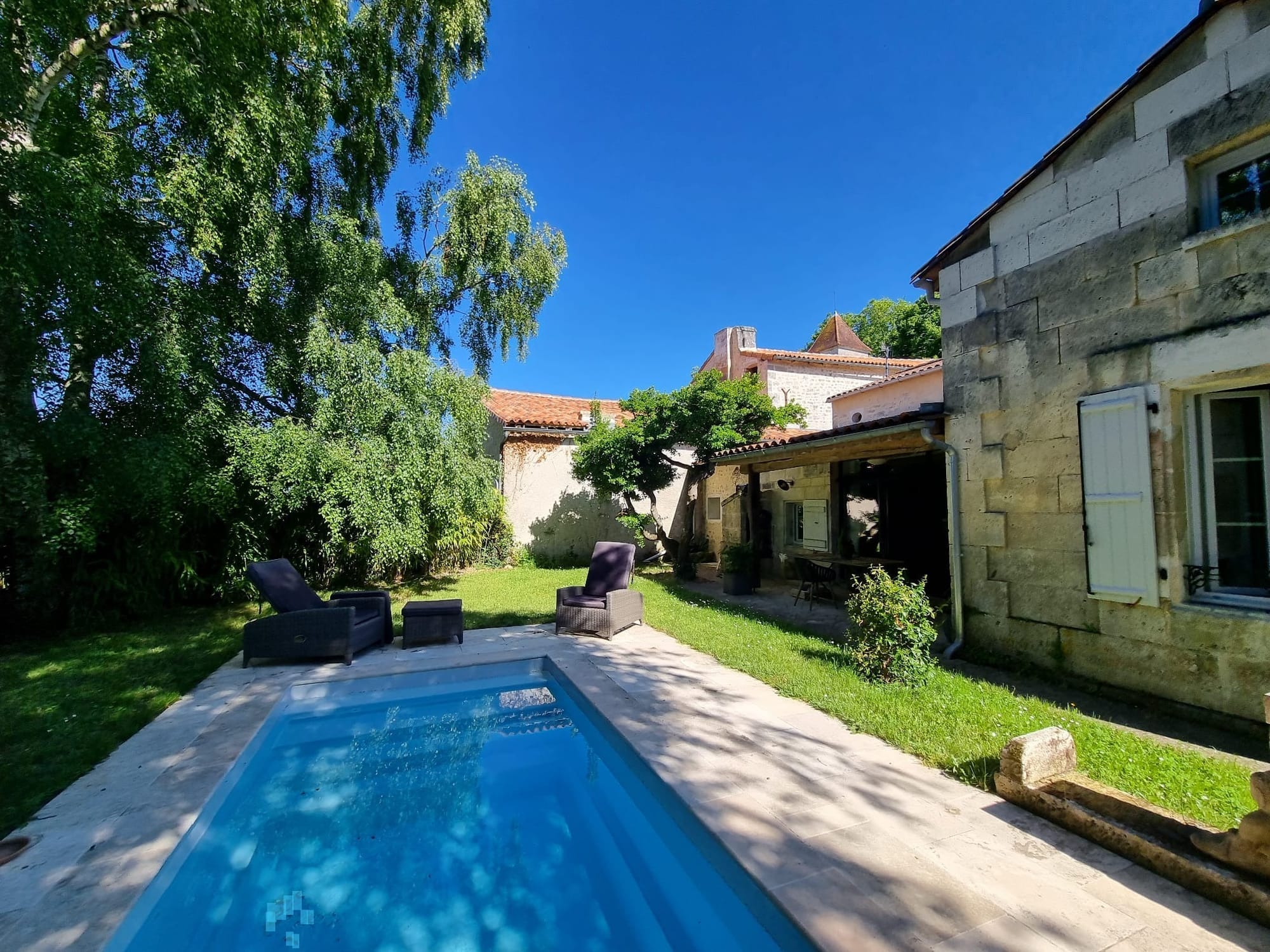 BASSIN ET JARDIN.JPG