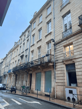 Façade de l'immeuble de l'appartement Gam