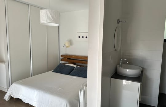 Chambre rez-de-chaussée avec salle d'eau maison Piraillan Cap Ferret