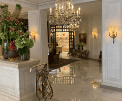 Paris hotel palace concierge.png