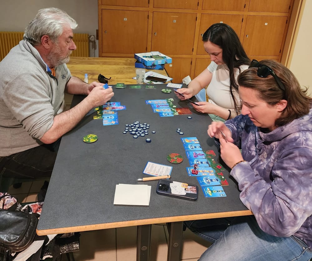 En pleine partie autour du plateau circulaire de Fairy Ring