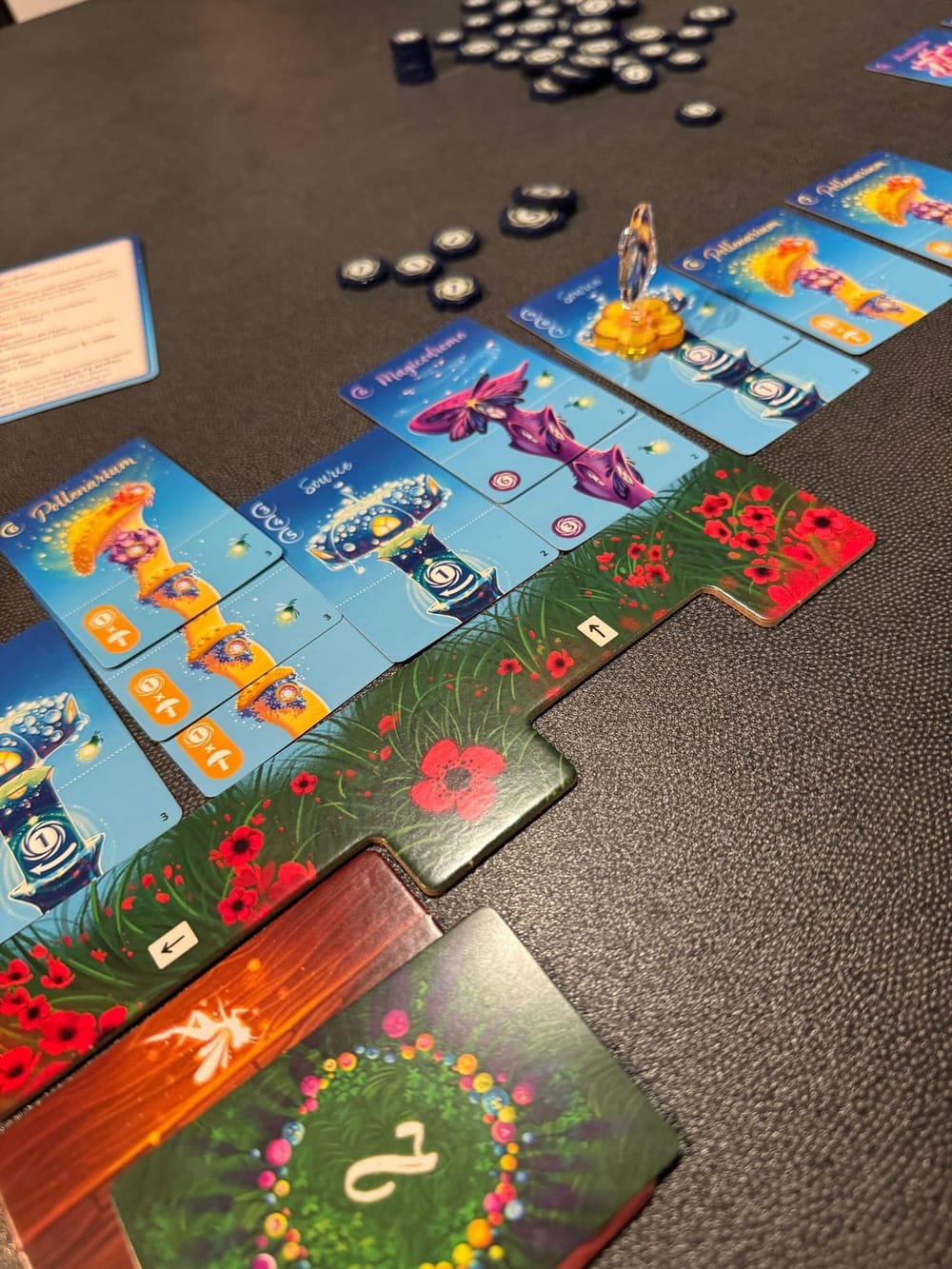 Vue d&eacute;taill&eacute;e du plateau de Fairy Ring avec ses cartes champignons strat&eacute;giquement