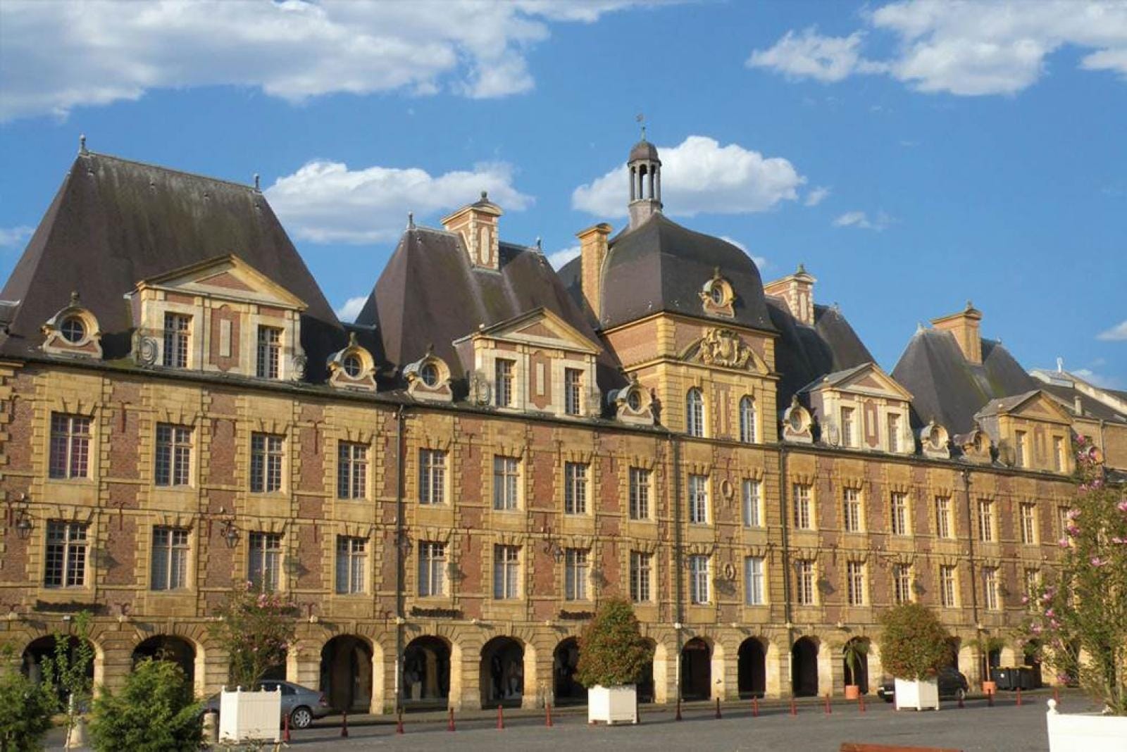 Bâtiment place Ducale.jpg