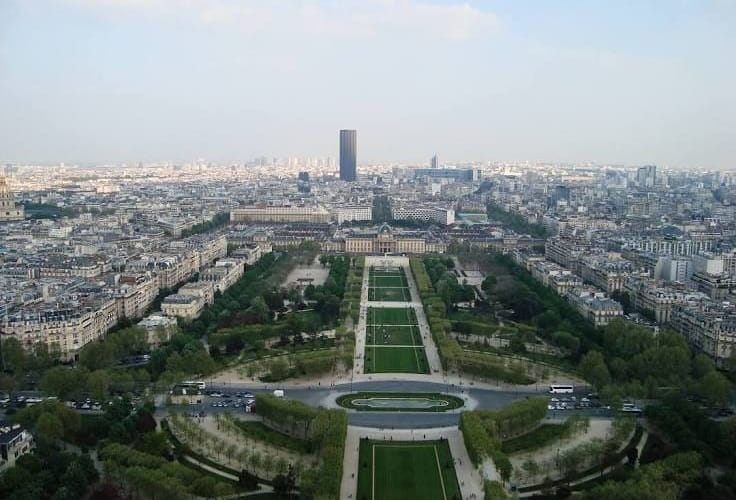Champ de Mars - Que faire à Paris.jpg