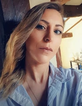 photo profil aurore COULEUR sans cadrage.jpg