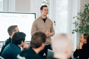 25-12 - Enwendo GmbH - Fotos Company - Meeting - komprimiert-4160-min.jpg